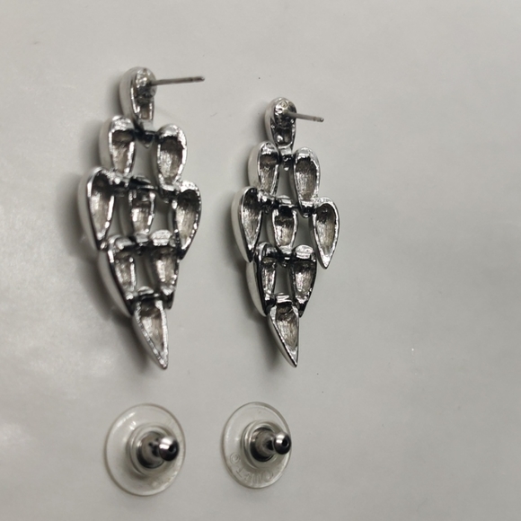 🇨🇦 Vintage Monet cascade chandelier earrings - Picture 9 of 14